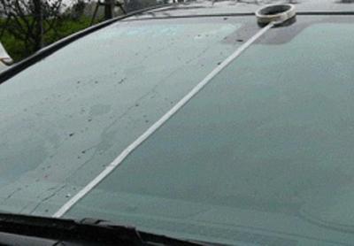 汽車擋風玻璃臟了怎么辦？老司機教你幾招比抹布更管用的清潔方法